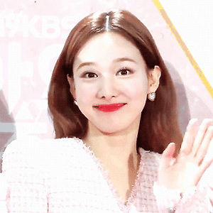191227 가요대축제 레드카펫 나연 움짤 - 3p