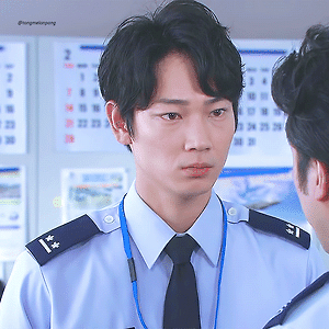 하늘을 나는 홍보실 / 아야노고 gif