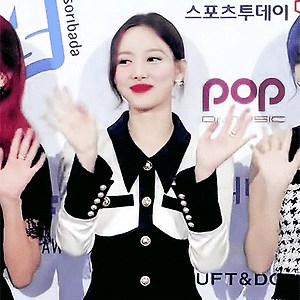 200813 2020 소리바다 어워즈 블루카펫 나연 움짤 - 2p
