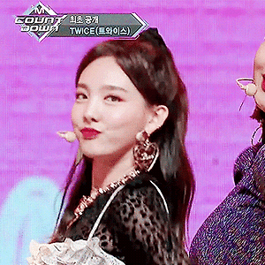 181108 엠카운트다운 MC, BDZ, YES or YES 나연 움짤 - 12p