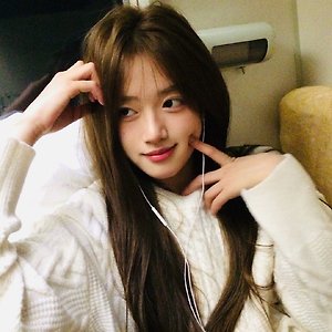 [胡馨尹/후신인] 작은 나비 후신인 웨이보