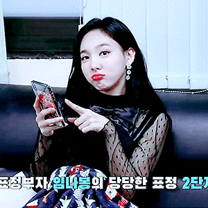 190322 TWICE TV "제 8회 가온차트 뮤직어워즈"  나연 움짤 - 17p