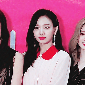 190115 서울가요대상 인터뷰 나연 움짤 - 3p