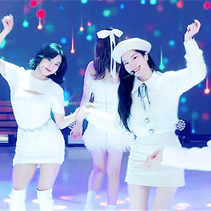 211224 MUSIC STATION TT 나연 움짤 - 2p