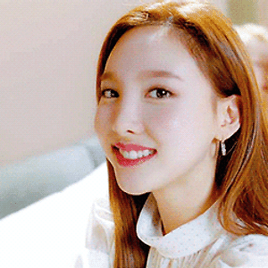 190503 에스티 로더X트와이스 더블웨어 CM 나연 움짤 - 1p