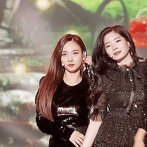180411 뮤직뱅크 인 칠레 LIKEY,Cheer Up,TT 나연 움짤 - 10p