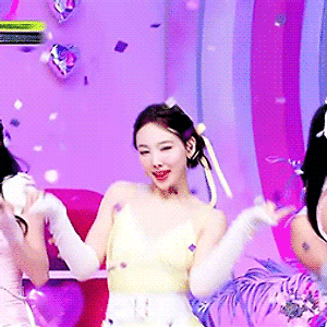 220901 엠카운트다운 Talk that Talk 나연 움짤 - 5p