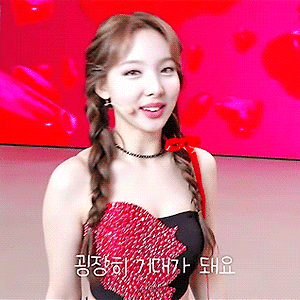 211116 TWICE TV "MTV Fresh Out Live" Behind the Scenes 나연 움짤 - 1p