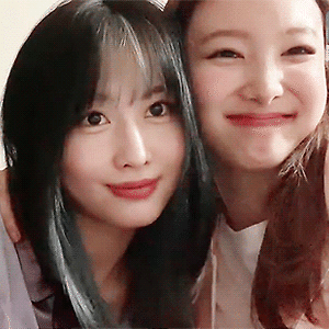 220315 🥽🥽 V LIVE 나연 움짤 - 1p