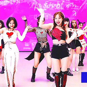 211113 MTV Fresh Out SCIENTIST 나연 움짤 - 1p