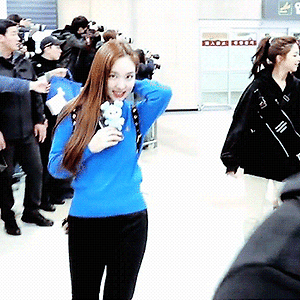 190311 GMP 입국  나연 움짤 - 1p