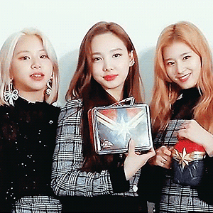 190228 TWICE x Captain Marvel x 스크린X  나연 움짤 - 4p