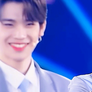 221229 김태래 < 난 빛나 - 퍼포먼스 무대 > Gif