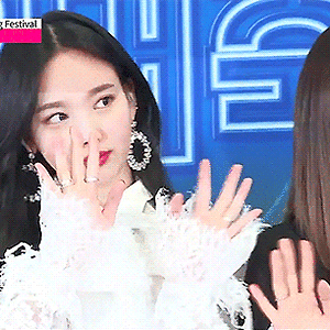 181228 가요대축제 레드카펫 나연 움짤 - 4p