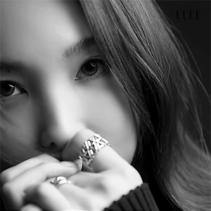 220928  ELLE KOREA Fashion Film 나연 움짤 - 4p