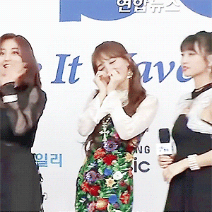 180830 2018 소리바다 어워즈 블루카펫 나연 움짤 - 4p