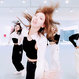 211003 TWICE "The Feels" Choreography Video (Moving Ver.) 나연 움짤 - 5p
