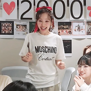 210410 2000일💗💗💗🎂🎂🎂 V LIVE 나연 움짤 - 7p