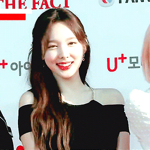 190424 TMA 레드카펫 나연 움짤 - 2p