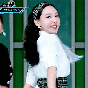 201029 엠카운트다운 I CAN'T STOP ME 나연 움짤 - 1p