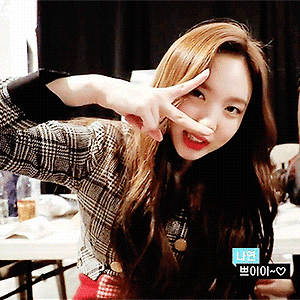 190412 TWICE TV "V re:memVer PARTY" 나연 움짤 - 3p