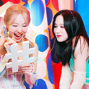 220706 「Celebrate」Teaser1 나연 움짤 - 1p