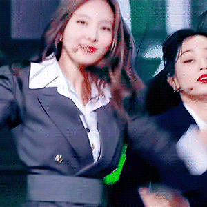 211121 인기가요 SCIENTIST 나연 움짤 - 4p