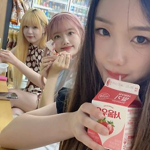 AKB48 Team SH  朱苓	쥬링
翟羽佳 쟈이위지아 吴安琪 우안치 웨이보 인스타 스토리 한국 여행 셀카 모음