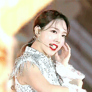 191227 가요대축제 나연 움짤 - 16p