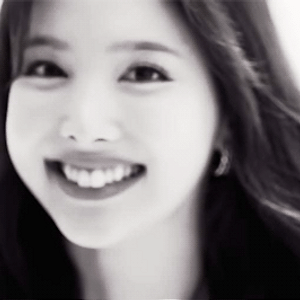 220305 PEARLY GATES♡TWICE 【LOVED ONE】2022 Spring 나연 움짤 - 2p