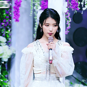 210328 인기가요 / 아이유