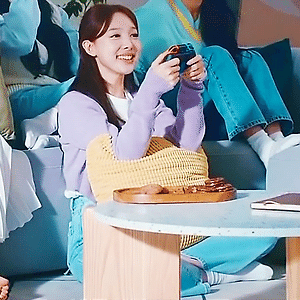 210618 닌텐도『미토피아』 특별편 CM 나연 움짤 - 2p
