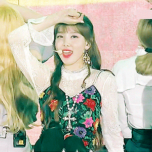 180830 2018 소리바다 어워즈 나연 움짤 - 2p