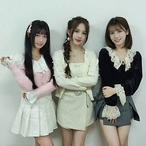 AKB48 TEAM SH HOLIDAYGIRLS