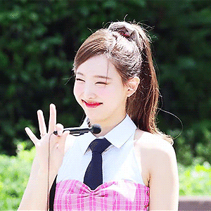 220903 음악중심 미니팬미팅 나연 움짤 (vid cr.비몽) - 1p
