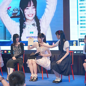 AKB48 TEAM SH 웨이보 张倩霏 장첸페이 생일회 胡馨尹 후신인