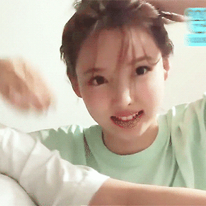 210628 🍹💗 V LIVE 나연 움짤 - 13p
