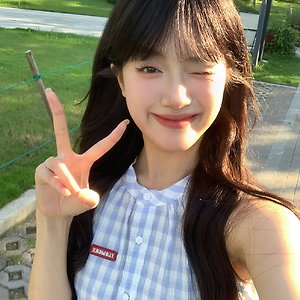 [胡馨尹/후신인] 작은 나비 후신인 웨이보