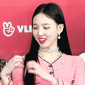 190106 골든디스크 레드카펫 나연 움짤 - 2p