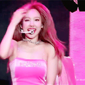 220514 TWICE 4TH WORLD TOUR ‘Ⅲ’ ENCORE in LA 나연 움짤 - 4p
