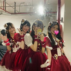 AKB48 TEAM SH  胡馨尹 후신인 맴버들 웨이보