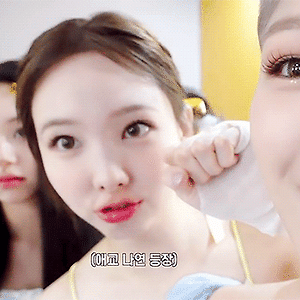 221011 TWICE "Talk that Talk" Comeback Week EP.02 나연 움짤 - 3p