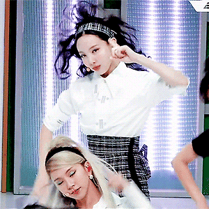 201029 I CAN'T STOP ME MPD 직캠 나연 움짤 - 5p