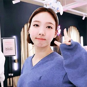 221108 TWICE 7TH ANNIVERSARY "Together 1&2" EXHIBITION & POP-UP STORE Behind the Scenes 나연 움짤 - 1p