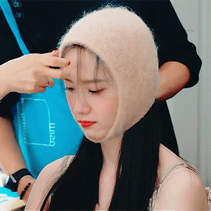 융-하인드 | 실물짤 갱신할 미우미우 융이 왔어요🎀 | 오늘부터 임윤R🐣 (27 gifs)