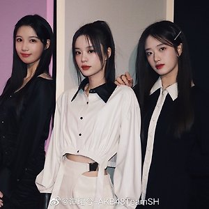 AKB48 TEAM SH 胡馨尹 후신인 谭珺兮 탄쥔시 웨이보