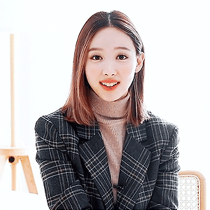 201106 디스패치 미니인터뷰 나연 움짤 - 14p