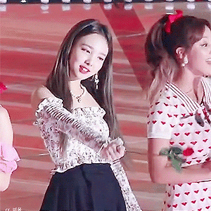 180801 코리아 뮤직 페스티벌 엔딩 나연 움짤 (cr.비몽) - 5p