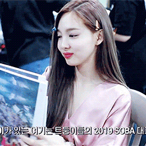 190913 TWICE TV "2019 SOBA AWARDS" 나연 움짤 - 3p