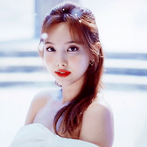 211201 「Doughnut」Special Teaser 나연 움짤 - 1p
